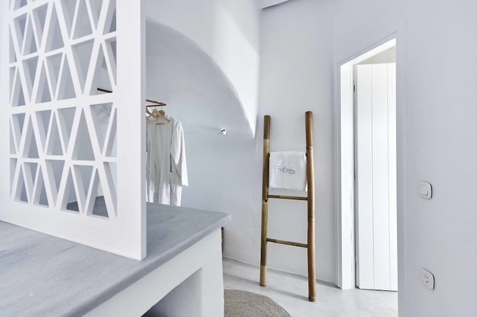 Imagen de la habitación del Living Theros Luxury Suites. Foto 10