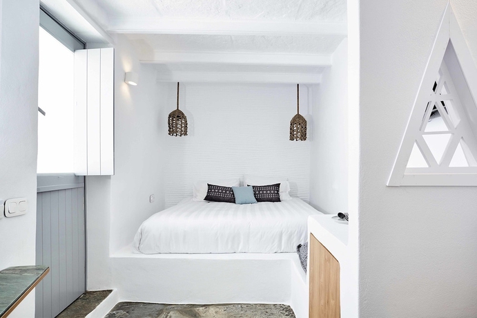 Imagen de la habitación del Living Theros Luxury Suites. Foto 13