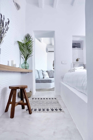Imagen de la habitación del Living Theros Luxury Suites. Foto 16