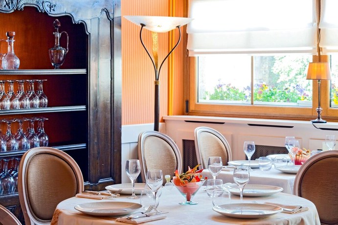 Imagen del bar/restaurante del Logis Au Relais Du Porhoet. Foto 2