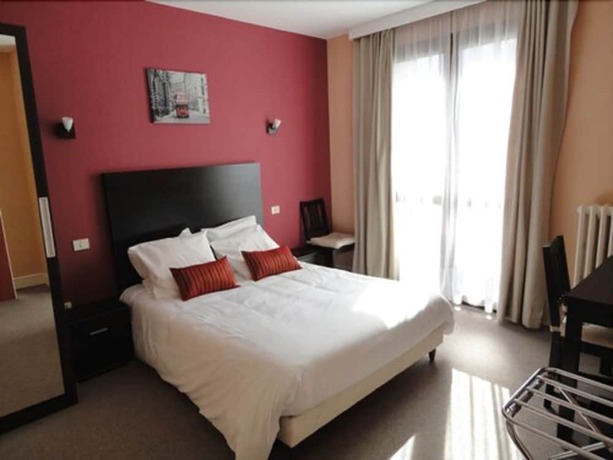 Imagen de la habitación del Logis H&ocirc;tel AMBROISE. Foto 2
