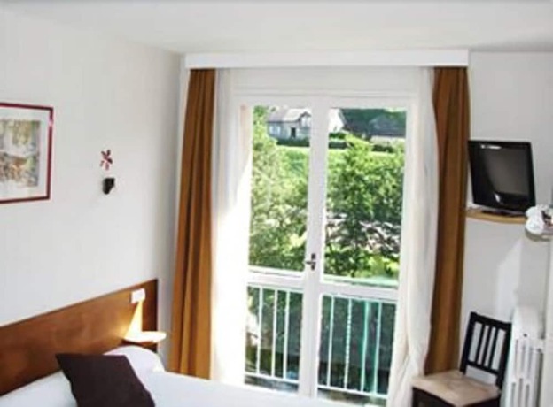 Imagen de la habitación del Logis H&ocirc;tel AMBROISE. Foto 17