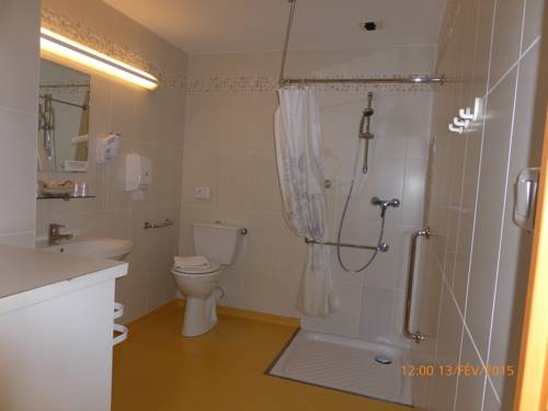 Imagen de la habitación del Logis H&ocirc;tel Restaurant La T&ecirc;te Noire. Foto 4