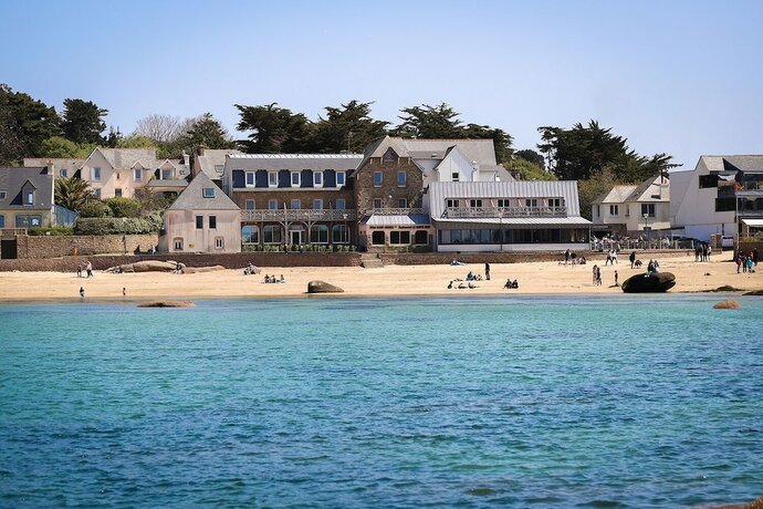 Imagen general del Logis Hôtel Saint-Guirec et de la Plage. Foto 1