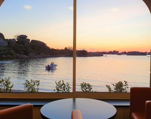 Imagen general del Logis H&ocirc;tel Saint-Guirec et de la Plage. Foto 4