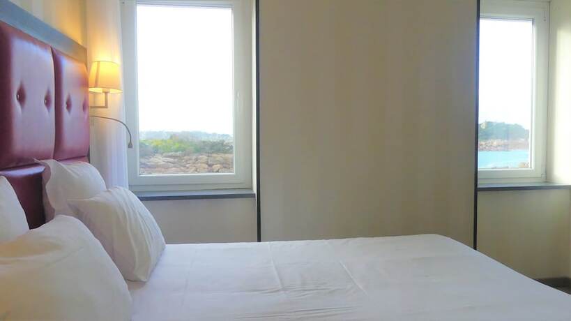 Imagen general del Logis H&ocirc;tel Saint-Guirec et de la Plage. Foto 5