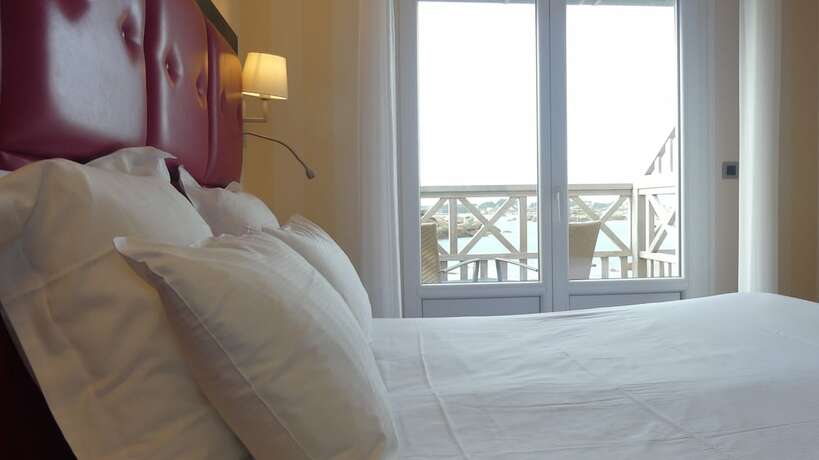 Imagen general del Logis H&ocirc;tel Saint-Guirec et de la Plage. Foto 8