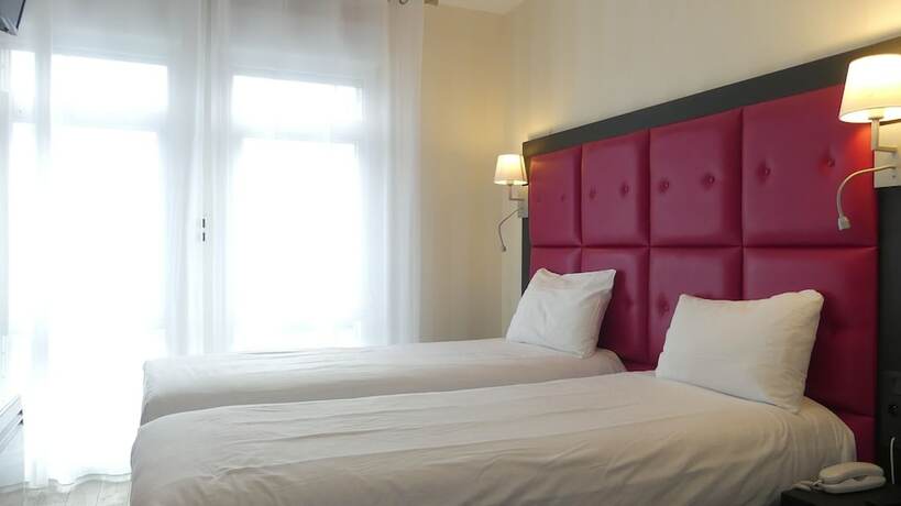 Imagen general del Logis H&ocirc;tel Saint-Guirec et de la Plage. Foto 9