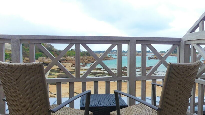 Imagen de la habitación del Logis H&ocirc;tel Saint-Guirec et de la Plage. Foto 20