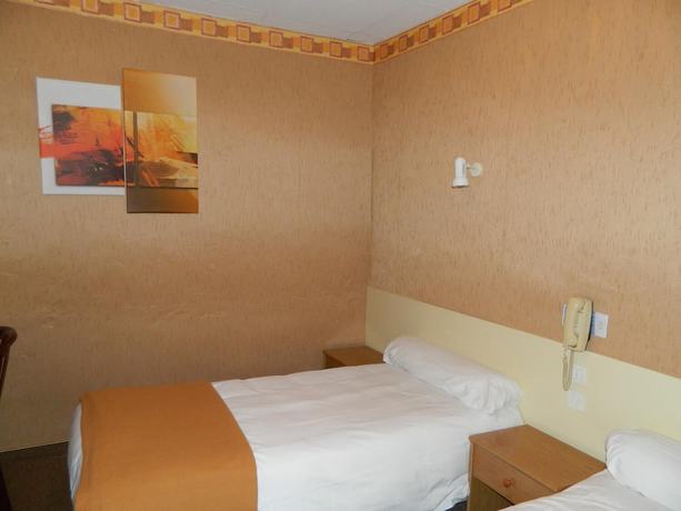 Imagen de la habitación del Logis H&ocirc;tel l\'Elanc&egrave;ze. Foto 3