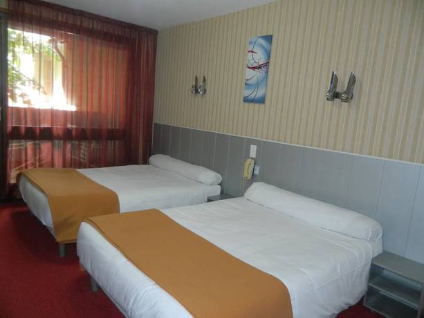 Imagen de la habitación del Logis H&ocirc;tel l\'Elanc&egrave;ze. Foto 4