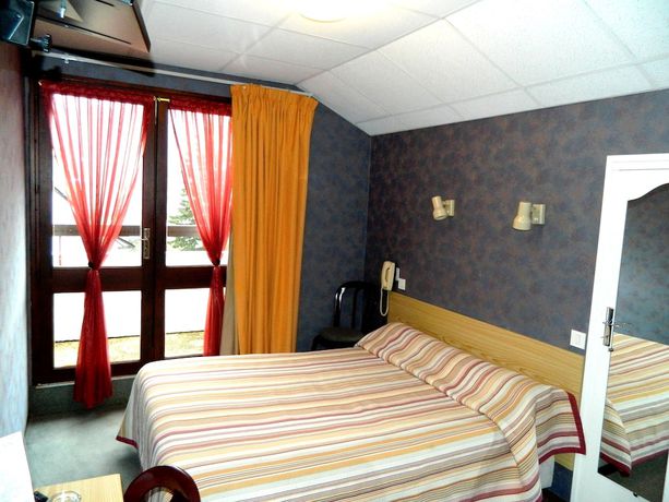 Imagen de la habitación del Logis H&ocirc;tel l\'Elanc&egrave;ze. Foto 5