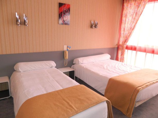 Imagen de la habitación del Logis H&ocirc;tel l\'Elanc&egrave;ze. Foto 7