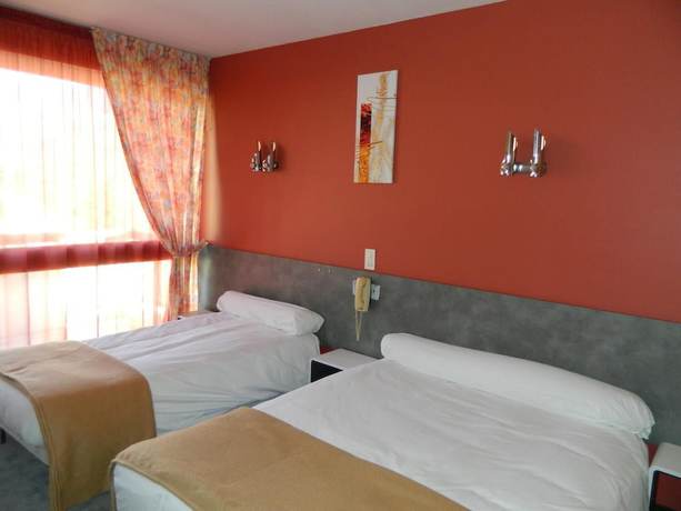 Imagen de la habitación del Logis H&ocirc;tel l\'Elanc&egrave;ze. Foto 14