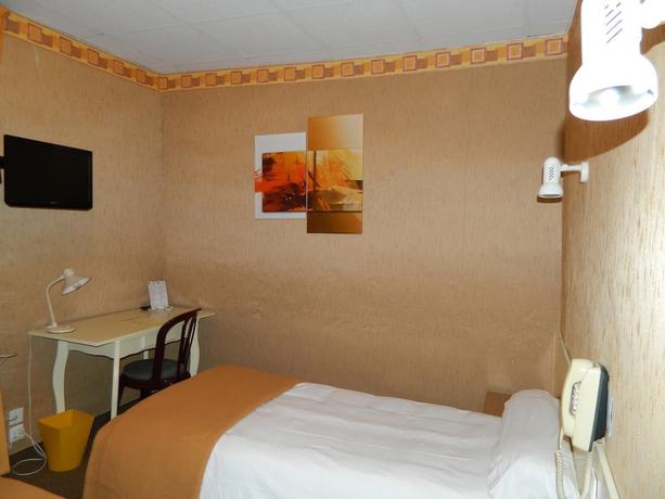 Imagen de la habitación del Logis H&ocirc;tel l\'Elanc&egrave;ze. Foto 17