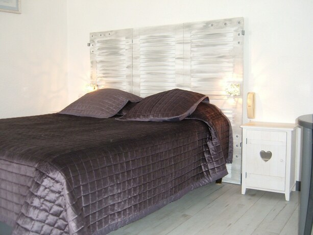 Imagen de la habitación del Logis H&ocirc;tel le Parasol. Foto 8