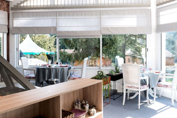 Imagen del bar/restaurante del Logis H&ocirc;tel les C&egrave;dres Bleus. Foto 6