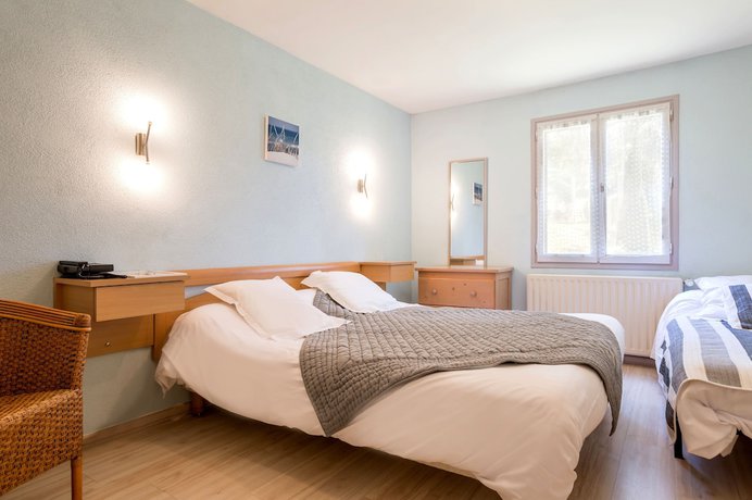 Imagen de la habitación del Logis H&ocirc;tel les C&egrave;dres Bleus. Foto 17