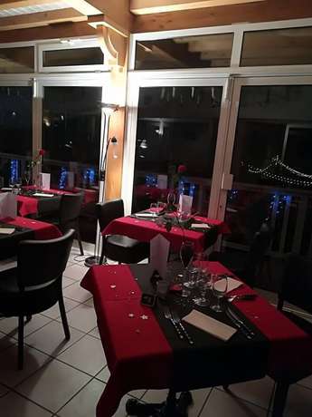 Imagen del bar/restaurante del Logis H&ocirc;tel les Lodges Du Lac. Foto 5
