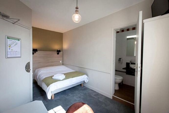 Imagen de la habitación del Logis Hostellerie Du Marche. Foto 6