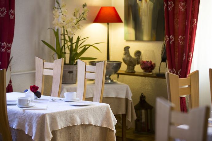 Imagen del bar/restaurante del Logis Hotel Le Balcon. Foto 5