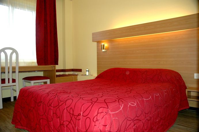 Imagen de la habitación del Logis Hotel Le Balcon. Foto 11