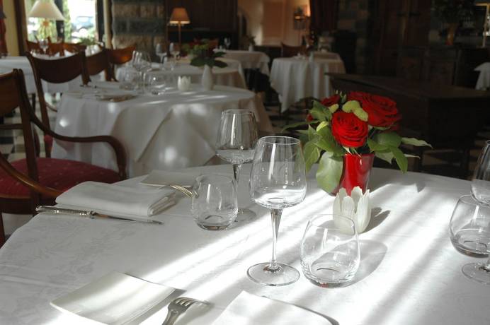 Imagen del bar/restaurante del Logis Hotel Le Balcon. Foto 7