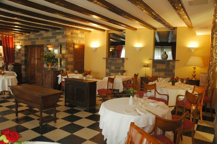 Imagen del bar/restaurante del Logis Hotel Le Balcon. Foto 8