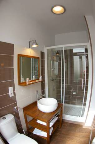 Imagen de la habitación del Logis Hotel Le Cheval Noir. Foto 4