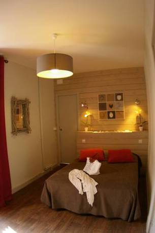 Imagen de la habitación del Logis Hotel Le Cheval Noir. Foto 8