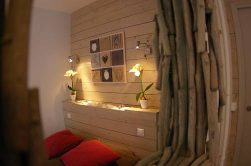 Imagen de la habitación del Logis Hotel Le Cheval Noir. Foto 9
