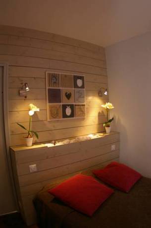 Imagen de la habitación del Logis Hotel Le Cheval Noir. Foto 10