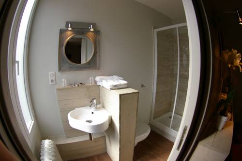 Imagen de la habitación del Logis Hotel Le Cheval Noir. Foto 11