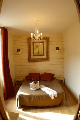 Imagen de la habitación del Logis Hotel Le Cheval Noir. Foto 12