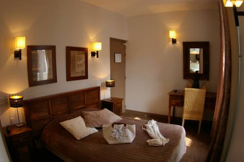 Imagen de la habitación del Logis Hotel Le Cheval Noir. Foto 13
