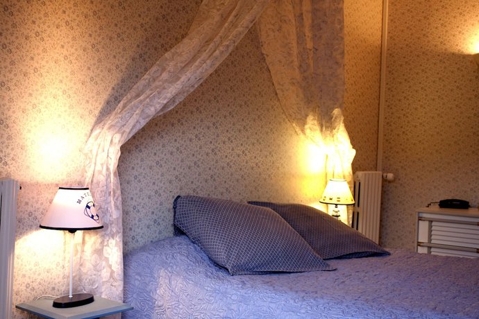 Imagen de la habitación del Logis Hotel Les Tilleuls. Foto 5
