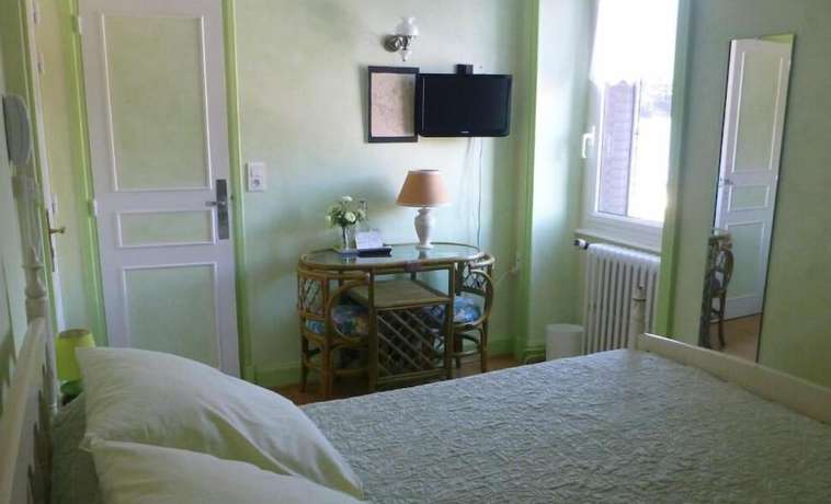 Imagen de la habitación del Logis Hotel Les Tilleuls. Foto 7