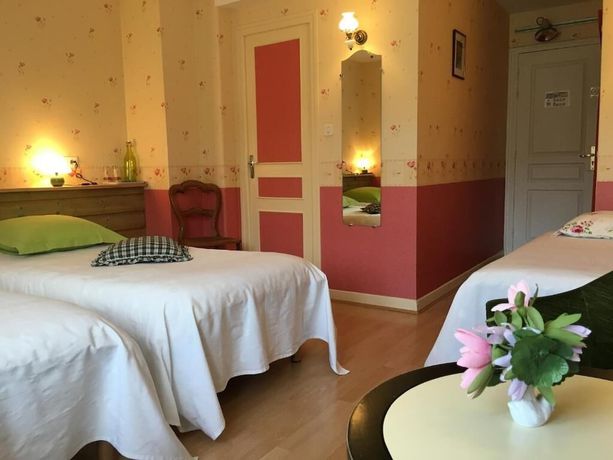 Imagen de la habitación del Logis Hotel Les Tilleuls. Foto 16