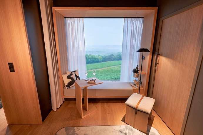 Imagen de la habitación del Loisium Wine and Spa Hotel Champagne. Foto 12