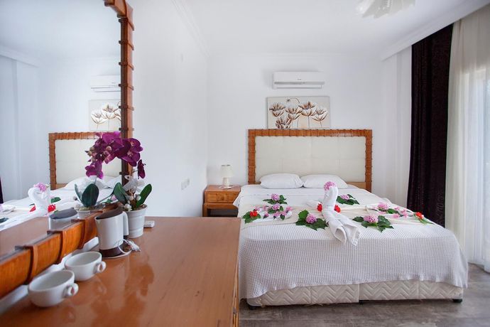 Imagen de la habitación del London Hotel, FETHIYE. Foto 13