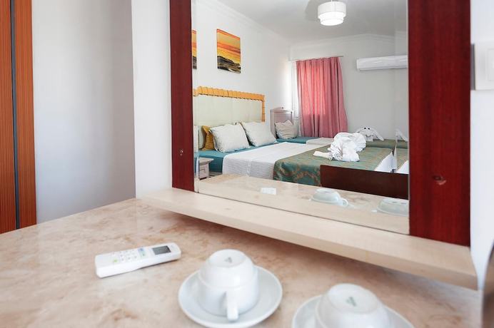 Imagen de la habitación del London Hotel, FETHIYE. Foto 17