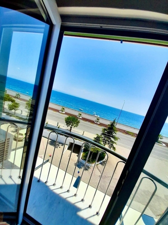 Imagen de la habitación del Lopera Beach Hotel. Foto 2