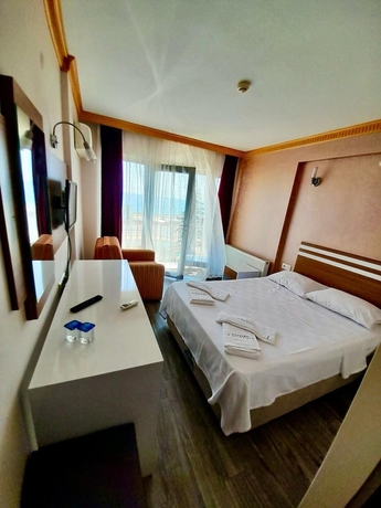 Imagen de la habitación del Lopera Beach Hotel. Foto 3
