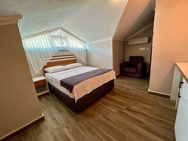 Imagen de la habitación del Lopera Beach Hotel. Foto 5