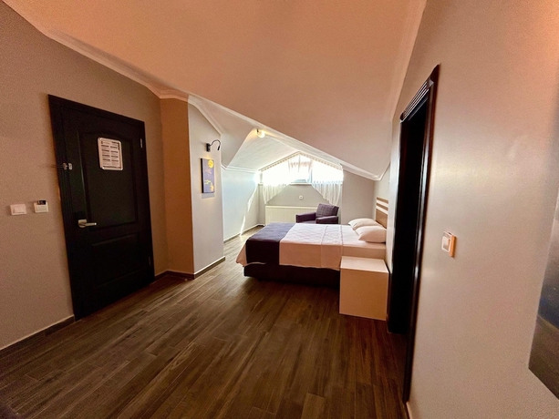 Imagen de la habitación del Lopera Beach Hotel. Foto 7