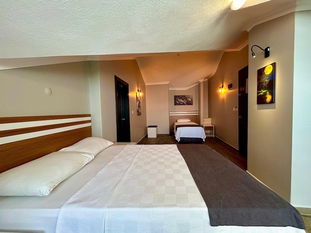 Imagen de la habitación del Lopera Beach Hotel. Foto 9
