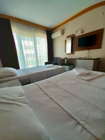 Imagen de la habitación del Lopera Beach Hotel. Foto 12
