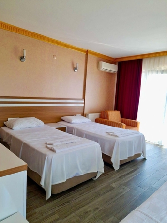 Imagen de la habitación del Lopera Beach Hotel. Foto 13