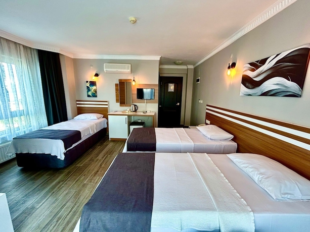Imagen de la habitación del Lopera Beach Hotel. Foto 14