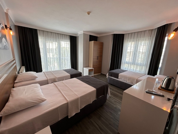 Imagen de la habitación del Lopera Beach Hotel. Foto 18